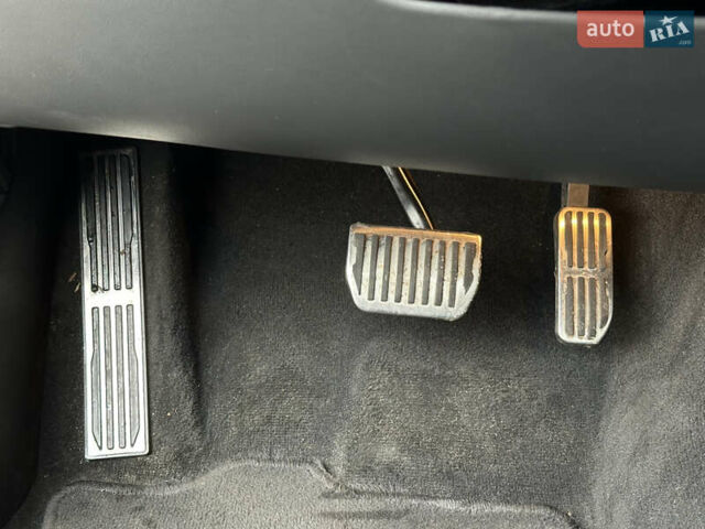 Серый Ягуар Ф-Пейс, объемом двигателя 3 л и пробегом 109 тыс. км за 20990 $, фото 31 на Automoto.ua