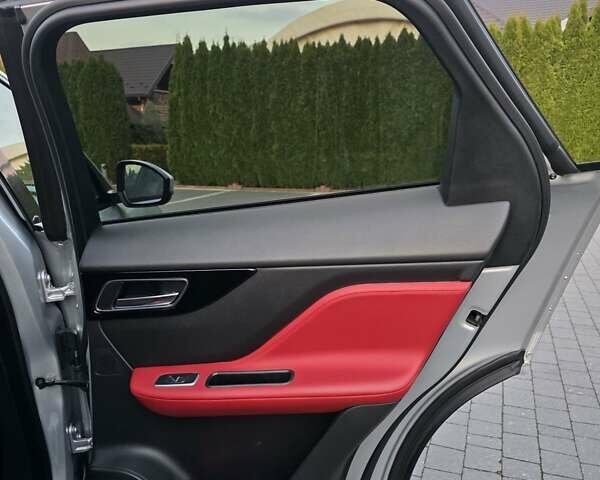 Серый Ягуар Ф-Пейс, объемом двигателя 2 л и пробегом 178 тыс. км за 22500 $, фото 23 на Automoto.ua