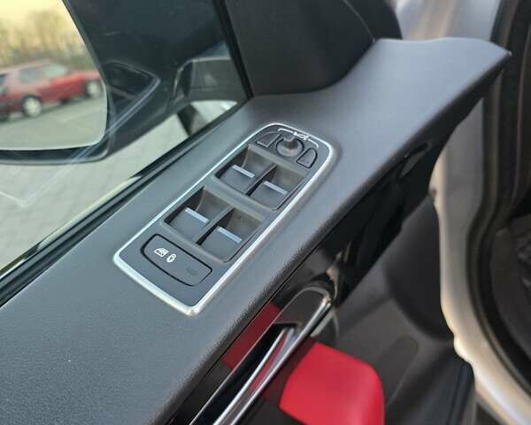 Серый Ягуар Ф-Пейс, объемом двигателя 2 л и пробегом 178 тыс. км за 22500 $, фото 15 на Automoto.ua