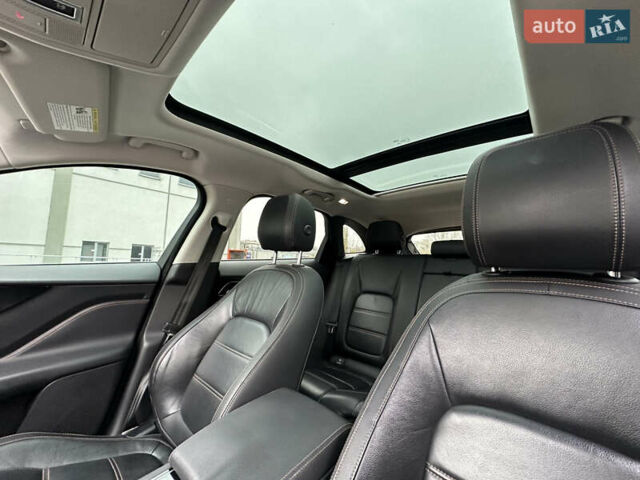 Сірий Ягуар Ф-Пейс, об'ємом двигуна 3 л та пробігом 108 тис. км за 19999 $, фото 37 на Automoto.ua