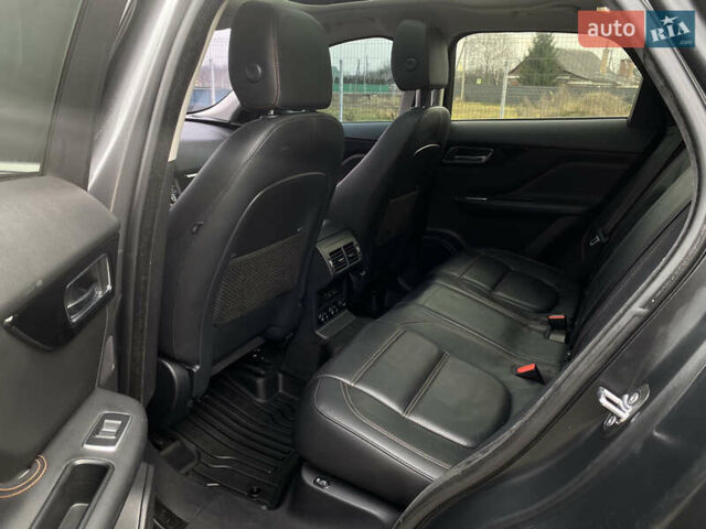 Сірий Ягуар Ф-Пейс, об'ємом двигуна 2 л та пробігом 171 тис. км за 17999 $, фото 33 на Automoto.ua