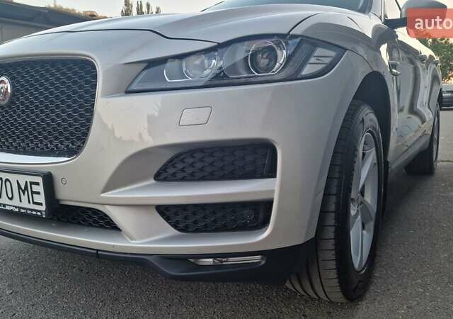 Серый Ягуар Ф-Пейс, объемом двигателя 2 л и пробегом 156 тыс. км за 26500 $, фото 13 на Automoto.ua