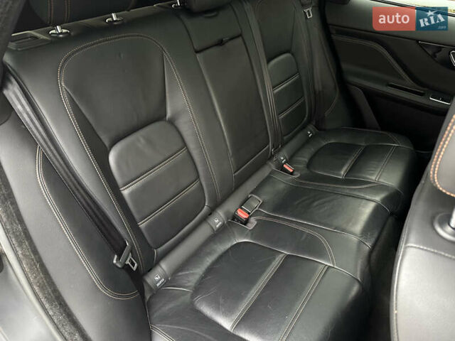 Сірий Ягуар Ф-Пейс, об'ємом двигуна 3 л та пробігом 108 тис. км за 19999 $, фото 47 на Automoto.ua