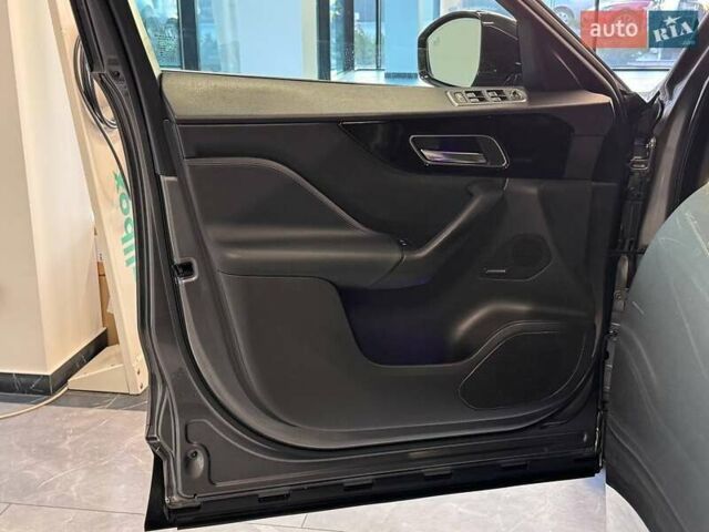 Серый Ягуар Ф-Пейс, объемом двигателя 3 л и пробегом 161 тыс. км за 27900 $, фото 18 на Automoto.ua