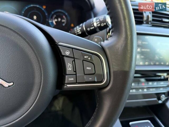 Ягуар Ф-Пейс 2017 у Києві на Automoto.ua Сірий Ягуар Ф-Пейс, об'ємом двигуна 2 л та пробігом 62 тис. км за 26990 $, фото 21 на Automoto.ua