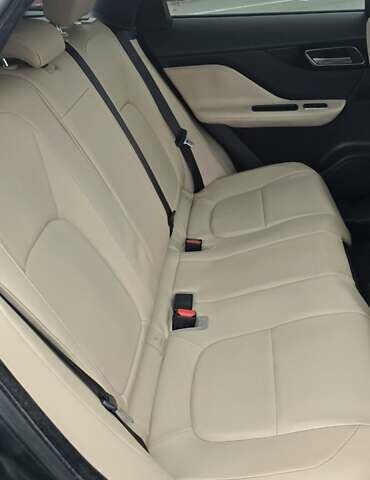 Сірий Ягуар Ф-Пейс, об'ємом двигуна 2 л та пробігом 118 тис. км за 22500 $, фото 12 на Automoto.ua