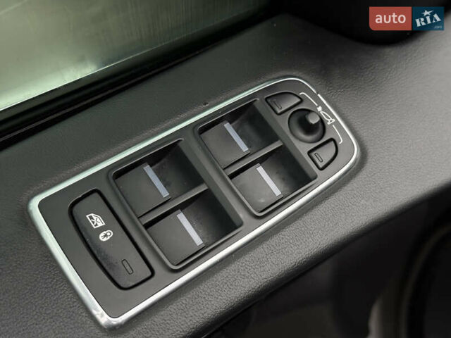 Серый Ягуар Ф-Пейс, объемом двигателя 3 л и пробегом 109 тыс. км за 20990 $, фото 54 на Automoto.ua