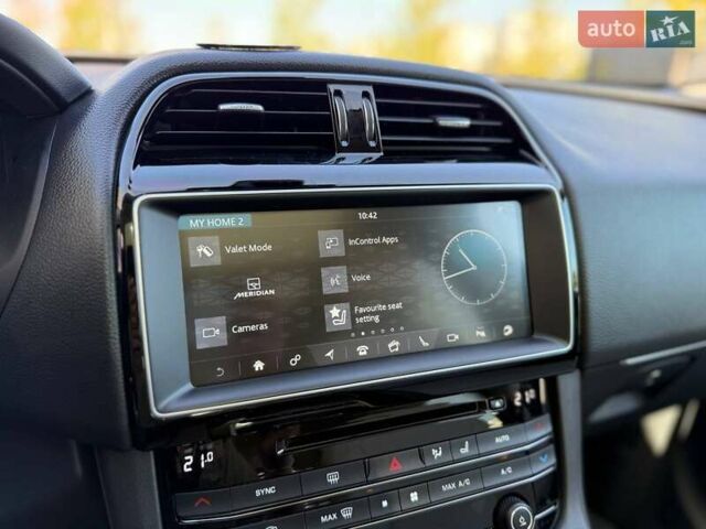 Ягуар Ф-Пейс 2017 у Києві на Automoto.ua Сірий Ягуар Ф-Пейс, об'ємом двигуна 2 л та пробігом 62 тис. км за 26990 $, фото 29 на Automoto.ua