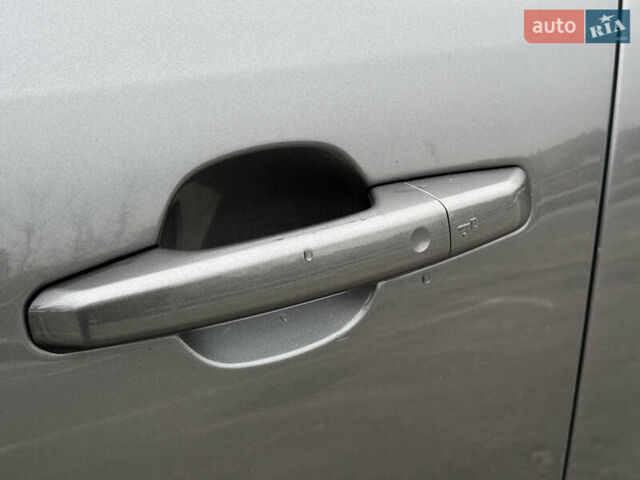 Серый Ягуар Ф-Пейс, объемом двигателя 3 л и пробегом 109 тыс. км за 20990 $, фото 17 на Automoto.ua