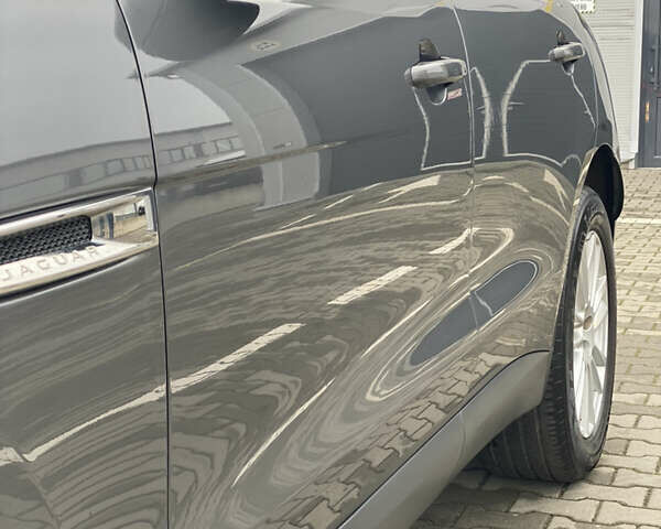Сірий Ягуар Ф-Пейс, об'ємом двигуна 2 л та пробігом 171 тис. км за 17999 $, фото 20 на Automoto.ua