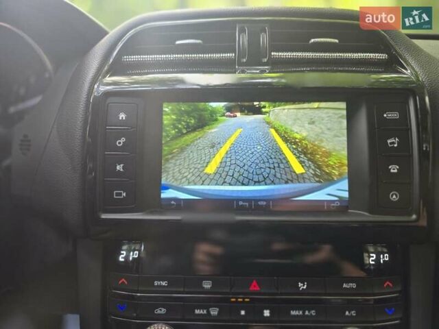 Серый Ягуар Ф-Пейс, объемом двигателя 2 л и пробегом 133 тыс. км за 21789 $, фото 7 на Automoto.ua