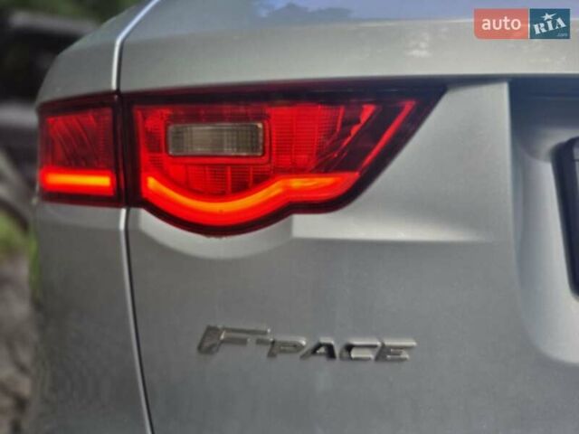 Серый Ягуар Ф-Пейс, объемом двигателя 2 л и пробегом 133 тыс. км за 21789 $, фото 11 на Automoto.ua