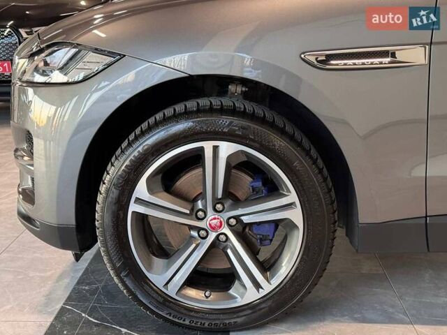 Серый Ягуар Ф-Пейс, объемом двигателя 2.99 л и пробегом 161 тыс. км за 25990 $, фото 7 на Automoto.ua