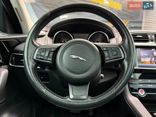 Сірий Ягуар Ф-Пейс, об'ємом двигуна 3 л та пробігом 147 тис. км за 22990 $, фото 20 на Automoto.ua