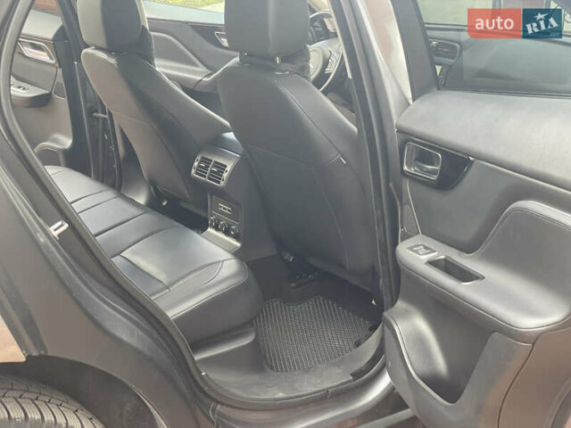 Сірий Ягуар Ф-Пейс, об'ємом двигуна 2 л та пробігом 130 тис. км за 17999 $, фото 9 на Automoto.ua