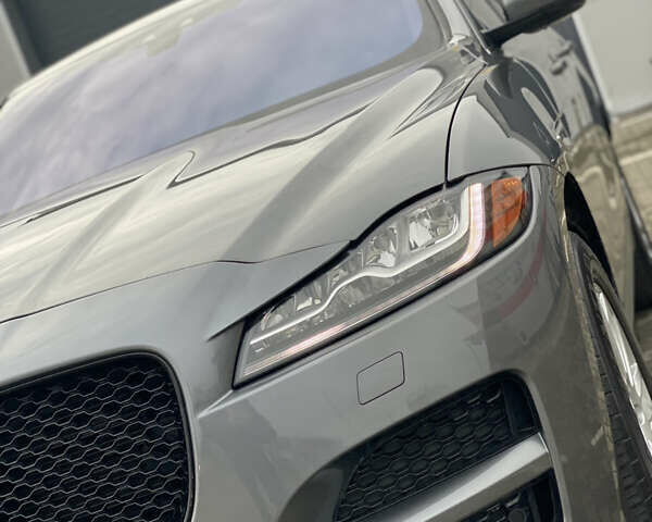 Сірий Ягуар Ф-Пейс, об'ємом двигуна 2 л та пробігом 171 тис. км за 17999 $, фото 17 на Automoto.ua