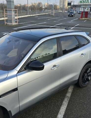 Сірий Ягуар Ф-Пейс, об'ємом двигуна 2 л та пробігом 118 тис. км за 22500 $, фото 2 на Automoto.ua