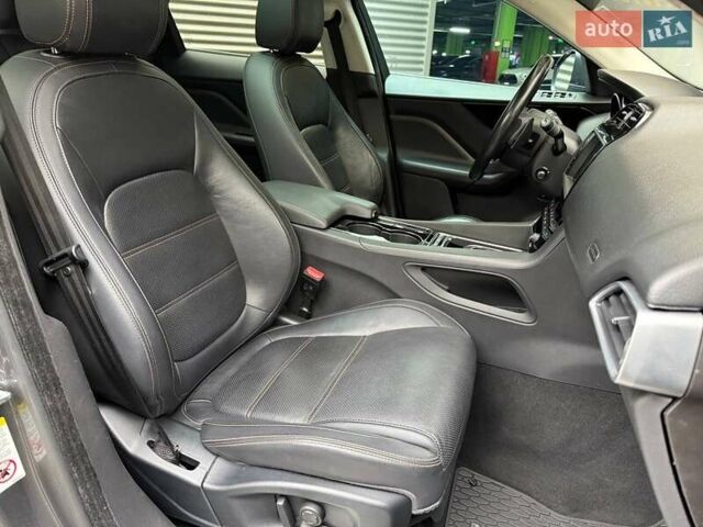 Сірий Ягуар Ф-Пейс, об'ємом двигуна 3 л та пробігом 147 тис. км за 22990 $, фото 14 на Automoto.ua