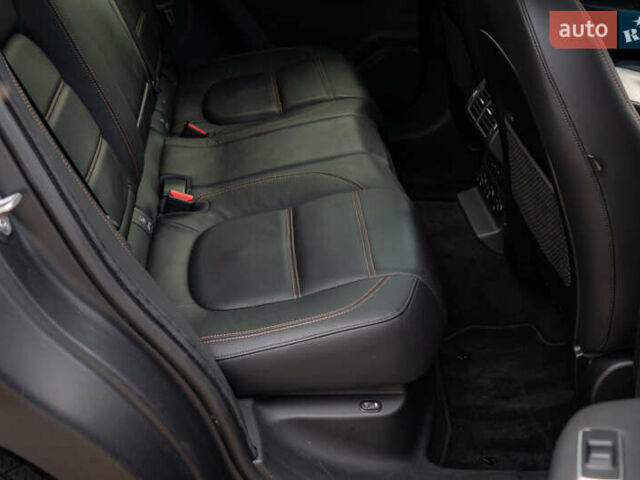 Сірий Ягуар Ф-Пейс, об'ємом двигуна 2 л та пробігом 58 тис. км за 27500 $, фото 52 на Automoto.ua