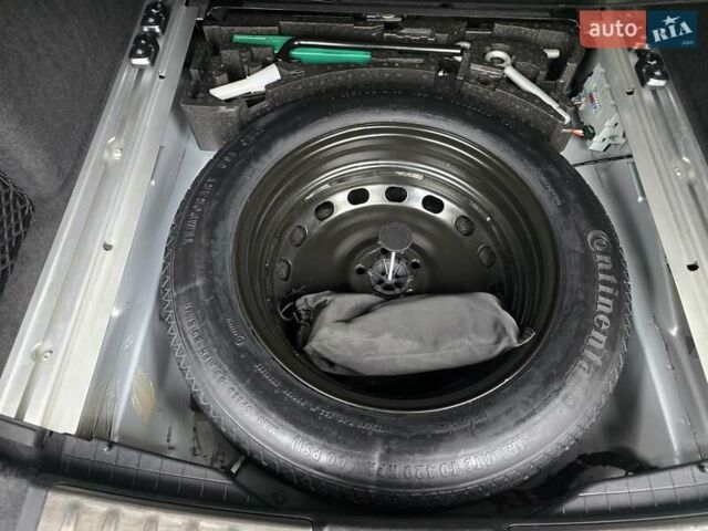 Серый Ягуар Ф-Пейс, объемом двигателя 2 л и пробегом 101 тыс. км за 25900 $, фото 51 на Automoto.ua