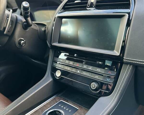 Ягуар Ф-Пейс 2018 у Южноукраинске на Automoto.ua Сірий Ягуар Ф-Пейс, об'ємом двигуна 3 л та пробігом 107 тис. км за 39500 $, фото 40 на Automoto.ua