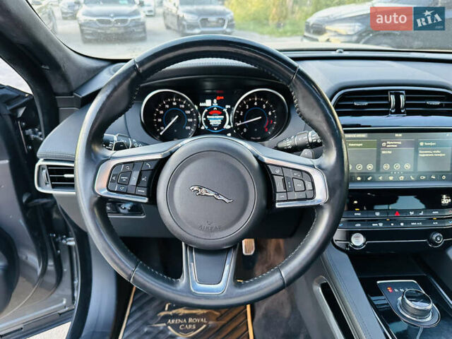 Серый Ягуар Ф-Пейс, объемом двигателя 2 л и пробегом 80 тыс. км за 28000 $, фото 29 на Automoto.ua