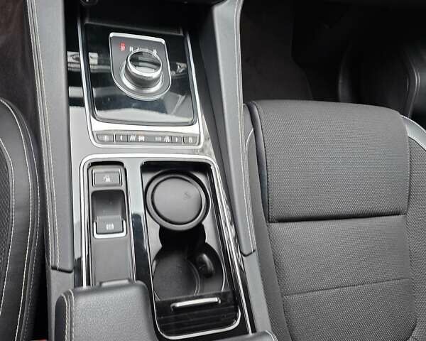 Серый Ягуар Ф-Пейс, объемом двигателя 2 л и пробегом 101 тыс. км за 25900 $, фото 29 на Automoto.ua