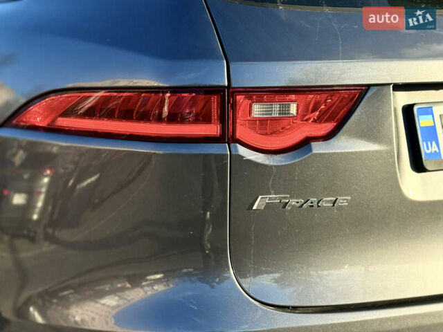 Серый Ягуар Ф-Пейс, объемом двигателя 3 л и пробегом 39 тыс. км за 33000 $, фото 33 на Automoto.ua