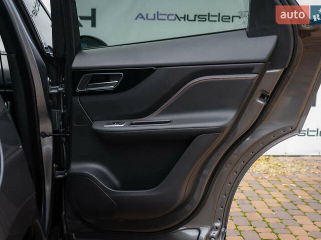 Сірий Ягуар Ф-Пейс, об'ємом двигуна 2 л та пробігом 58 тис. км за 27500 $, фото 53 на Automoto.ua