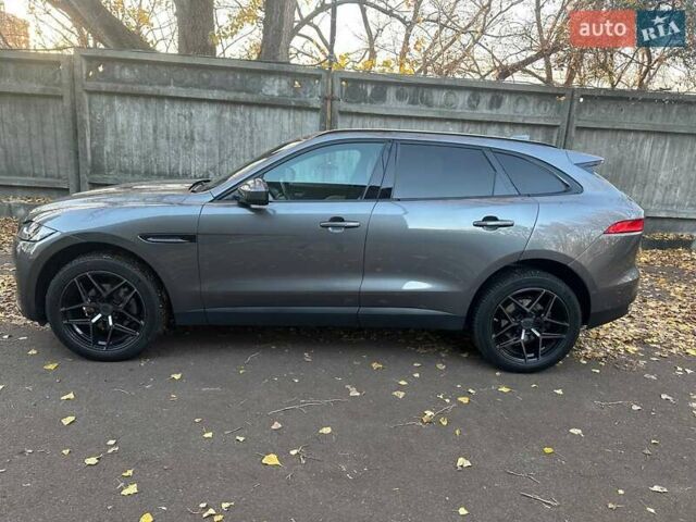 Серый Ягуар Ф-Пейс, объемом двигателя 2 л и пробегом 108 тыс. км за 31500 $, фото 5 на Automoto.ua