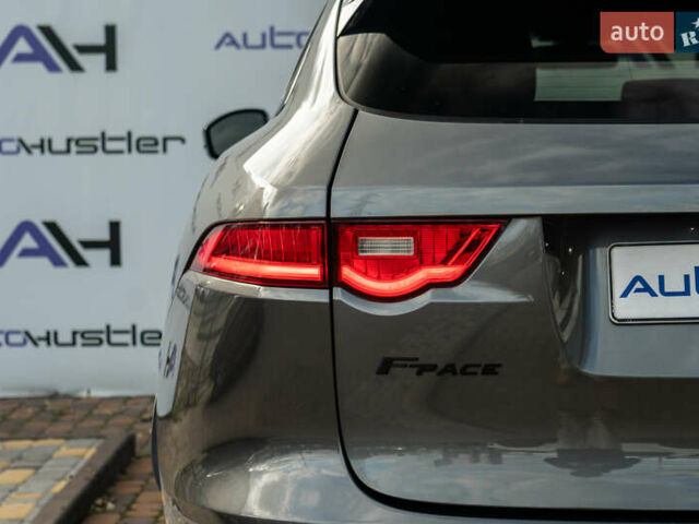 Сірий Ягуар Ф-Пейс, об'ємом двигуна 2 л та пробігом 58 тис. км за 27500 $, фото 25 на Automoto.ua