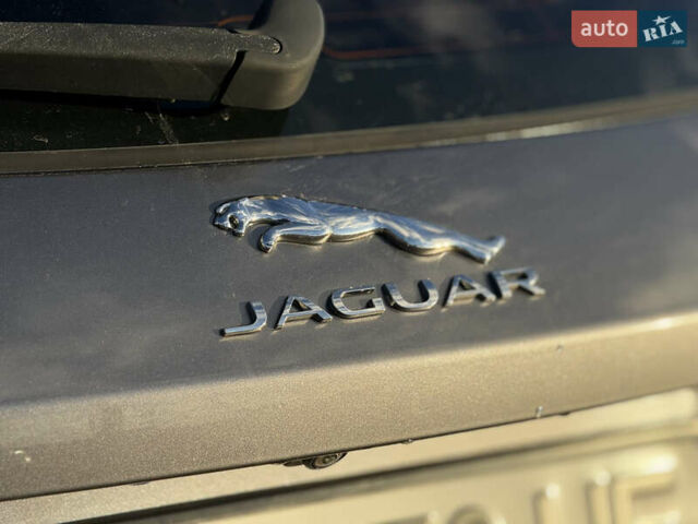 Серый Ягуар Ф-Пейс, объемом двигателя 3 л и пробегом 39 тыс. км за 33000 $, фото 34 на Automoto.ua