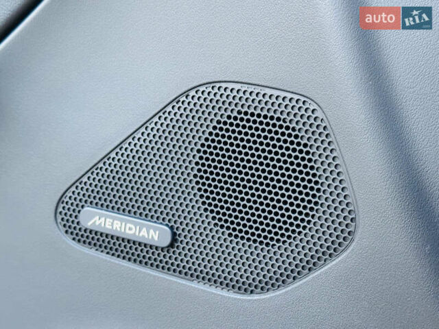 Серый Ягуар Ф-Пейс, объемом двигателя 2 л и пробегом 80 тыс. км за 28000 $, фото 26 на Automoto.ua