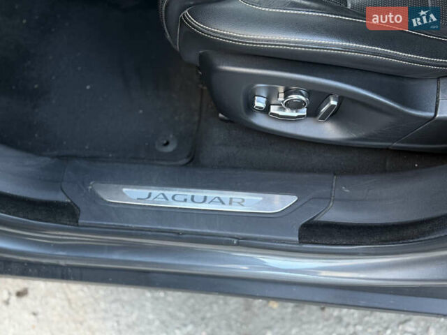 Серый Ягуар Ф-Пейс, объемом двигателя 3 л и пробегом 39 тыс. км за 33000 $, фото 18 на Automoto.ua