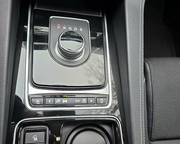 Серый Ягуар Ф-Пейс, объемом двигателя 2 л и пробегом 101 тыс. км за 25900 $, фото 32 на Automoto.ua