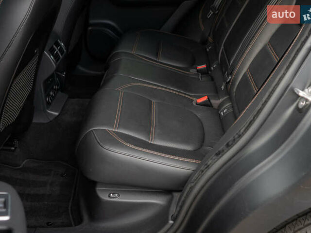 Сірий Ягуар Ф-Пейс, об'ємом двигуна 2 л та пробігом 58 тис. км за 27500 $, фото 48 на Automoto.ua