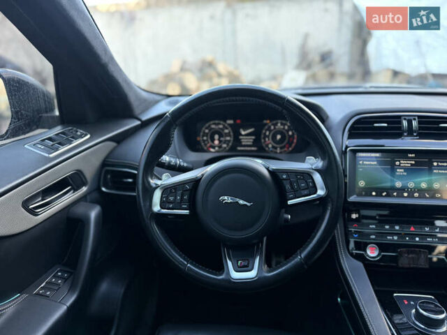 Серый Ягуар Ф-Пейс, объемом двигателя 3 л и пробегом 39 тыс. км за 33000 $, фото 13 на Automoto.ua