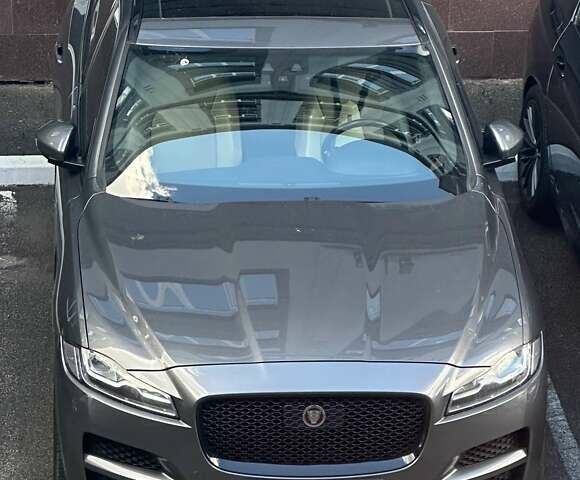 Серый Ягуар Ф-Пейс, объемом двигателя 2 л и пробегом 108 тыс. км за 31500 $, фото 22 на Automoto.ua
