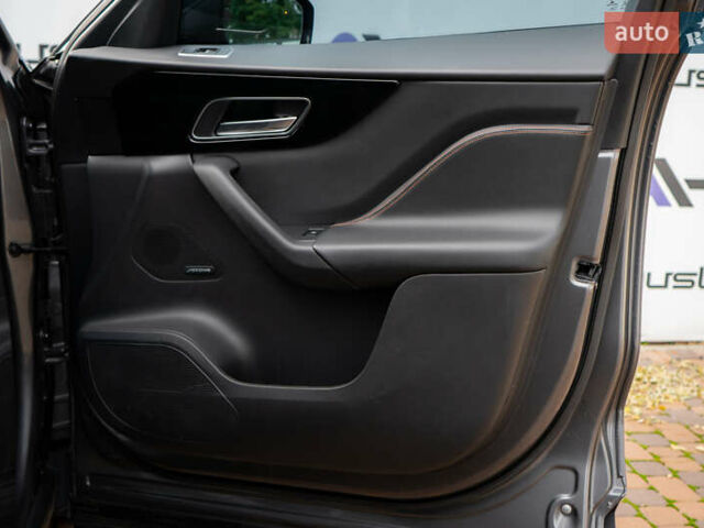 Сірий Ягуар Ф-Пейс, об'ємом двигуна 2 л та пробігом 58 тис. км за 27500 $, фото 56 на Automoto.ua