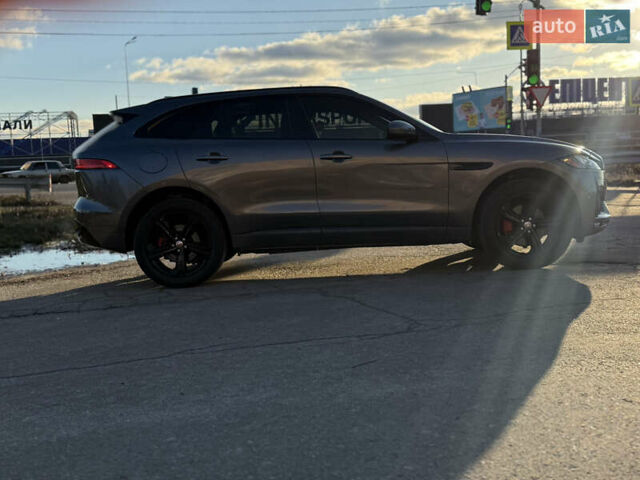 Серый Ягуар Ф-Пейс, объемом двигателя 3 л и пробегом 39 тыс. км за 33000 $, фото 6 на Automoto.ua