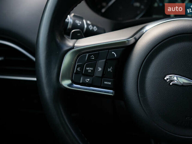 Сірий Ягуар Ф-Пейс, об'ємом двигуна 2 л та пробігом 58 тис. км за 27500 $, фото 31 на Automoto.ua