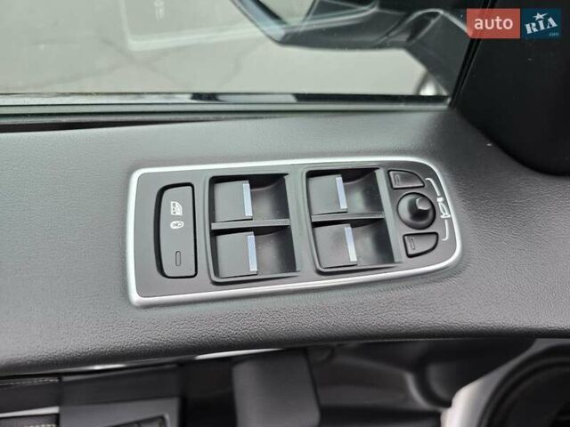 Серый Ягуар Ф-Пейс, объемом двигателя 2 л и пробегом 101 тыс. км за 25900 $, фото 22 на Automoto.ua