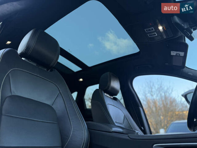 Серый Ягуар Ф-Пейс, объемом двигателя 3 л и пробегом 39 тыс. км за 33000 $, фото 11 на Automoto.ua