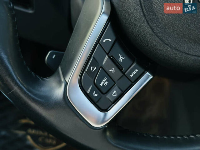 Серый Ягуар Ф-Пейс, объемом двигателя 2 л и пробегом 80 тыс. км за 28000 $, фото 31 на Automoto.ua