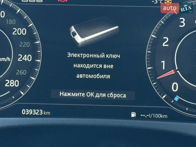 Серый Ягуар Ф-Пейс, объемом двигателя 3 л и пробегом 39 тыс. км за 33000 $, фото 20 на Automoto.ua