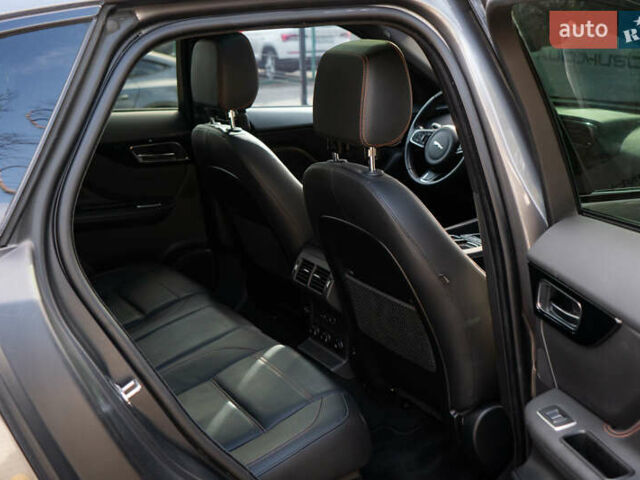 Сірий Ягуар Ф-Пейс, об'ємом двигуна 2 л та пробігом 58 тис. км за 27500 $, фото 60 на Automoto.ua