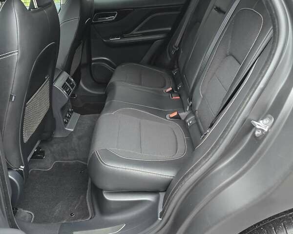 Серый Ягуар Ф-Пейс, объемом двигателя 2 л и пробегом 101 тыс. км за 25900 $, фото 33 на Automoto.ua