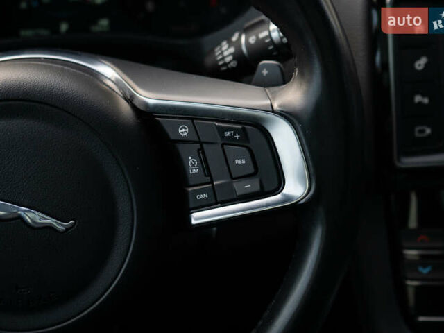 Сірий Ягуар Ф-Пейс, об'ємом двигуна 2 л та пробігом 58 тис. км за 27500 $, фото 32 на Automoto.ua