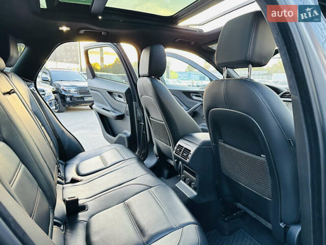 Серый Ягуар Ф-Пейс, объемом двигателя 2 л и пробегом 80 тыс. км за 28000 $, фото 18 на Automoto.ua