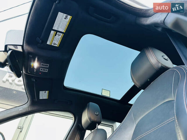 Серый Ягуар Ф-Пейс, объемом двигателя 2 л и пробегом 80 тыс. км за 28000 $, фото 38 на Automoto.ua